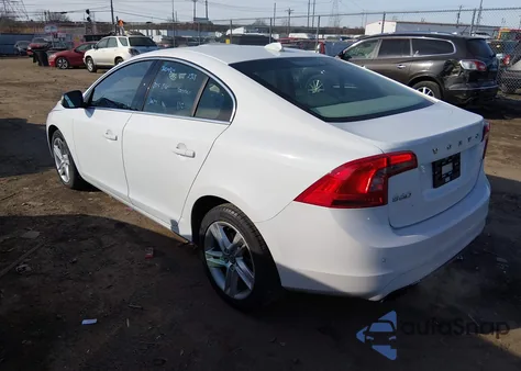 2015 Volvo S60 T5 Premier z USA, uszkodzony, nr VIN YV126MFK4F1344435